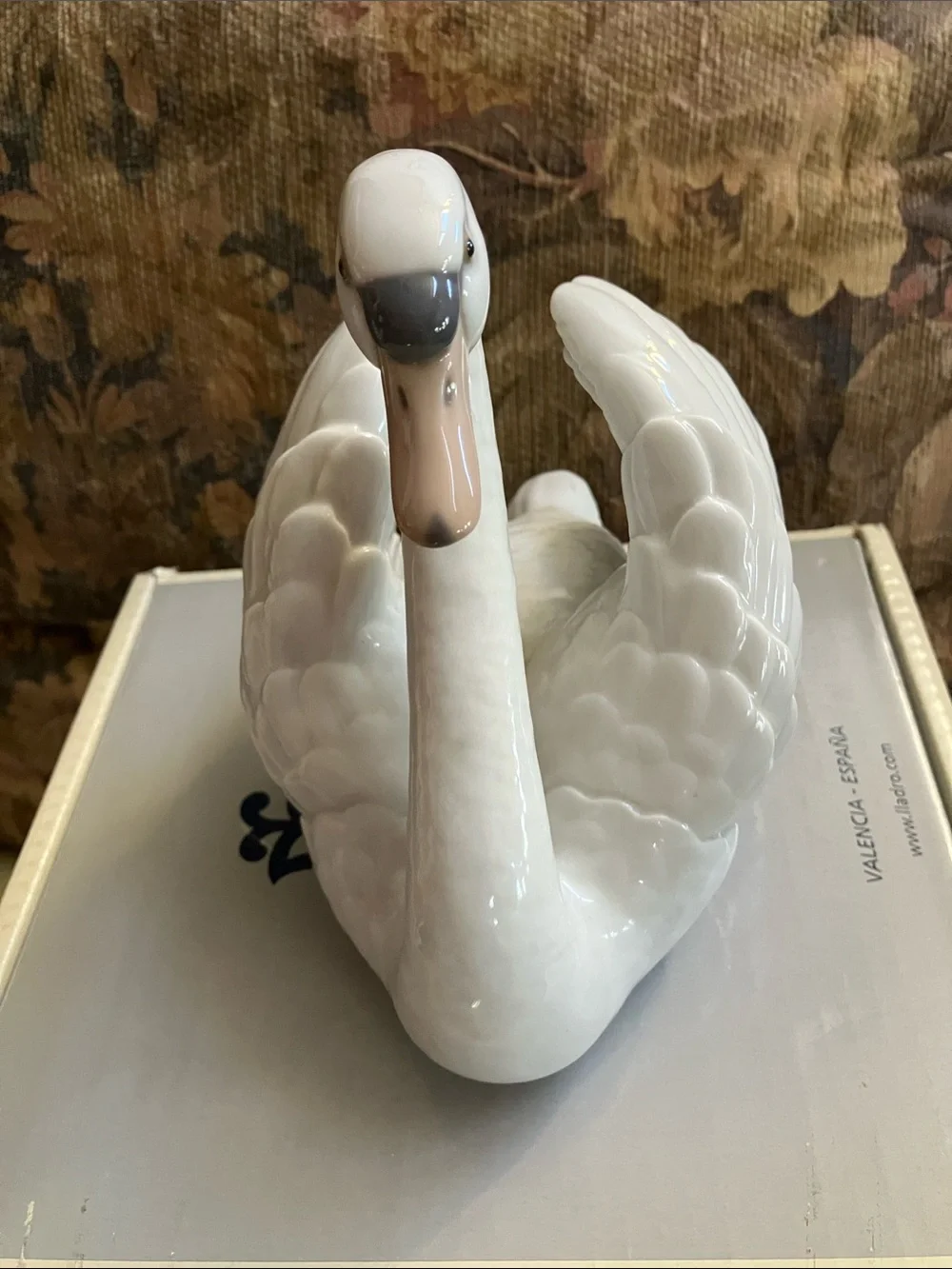 Lladró White Porcelain Swan Figurine